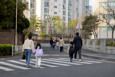 학군지가 정말 성적을 올릴까, 비용으로 따지는 법